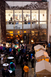 Na adventním jarmarku na Novoměstské radnici budete moci letos nakoupit i vánoční dárky pro psy 